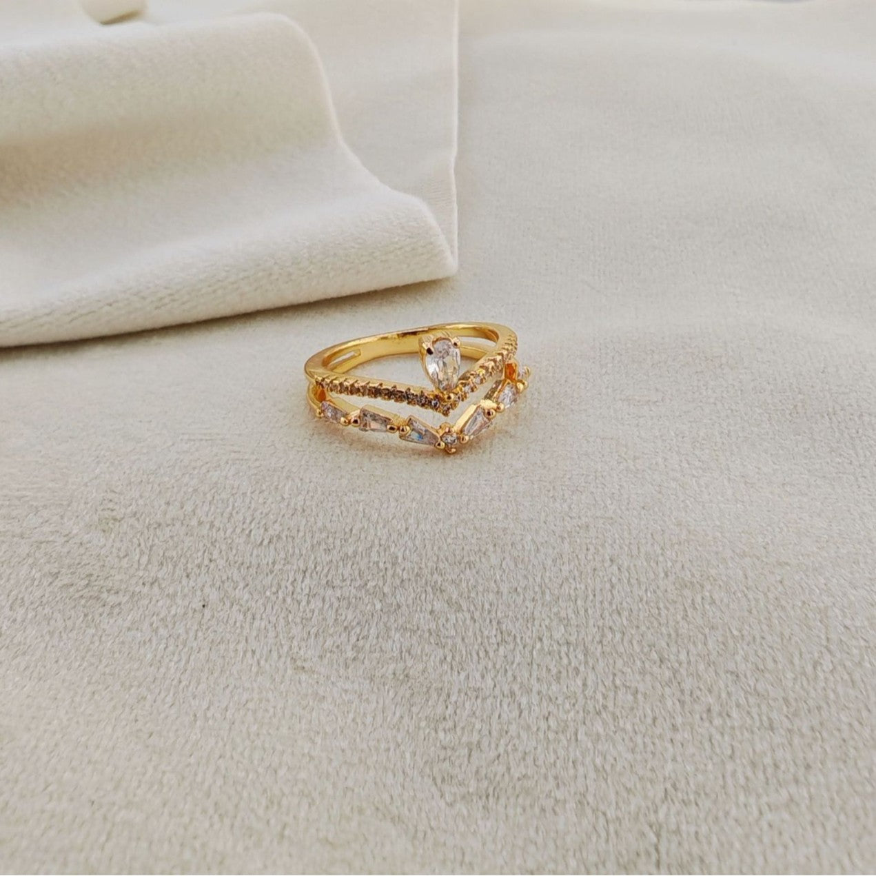 European And American Stone Golden Lily Crystal Ring