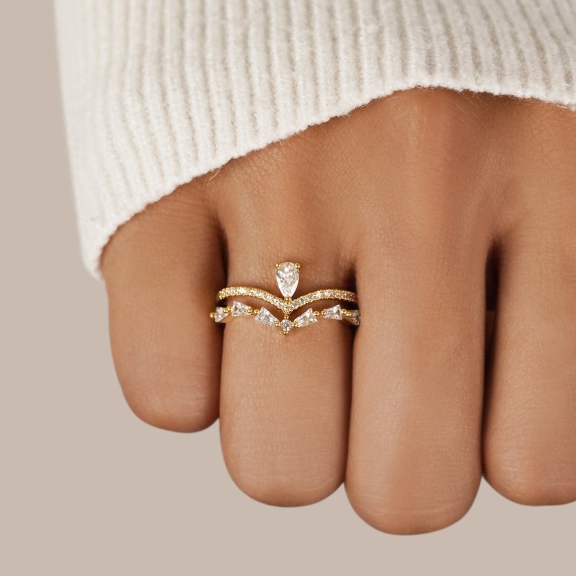 European And American Stone Golden Lily Crystal Ring