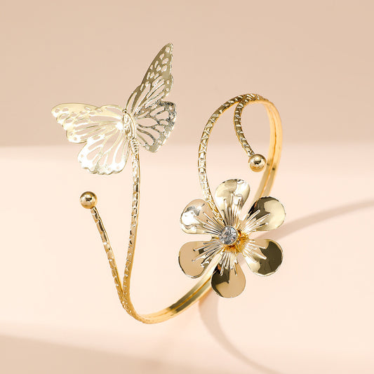 Metal Texture Three-dimensional Flowers Exquisite Hollow Design Butterfly Arm Decorations