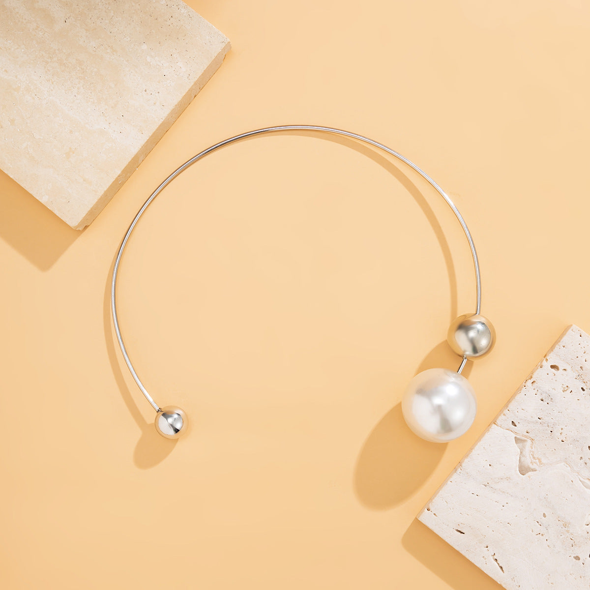 The MOON  Pearl Round Beads Collar Niche